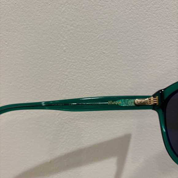 GENTLE MONSTER 'Illusion' Sunglasses (Green) with Matching Black Glasses Case - Picture 10 of 10